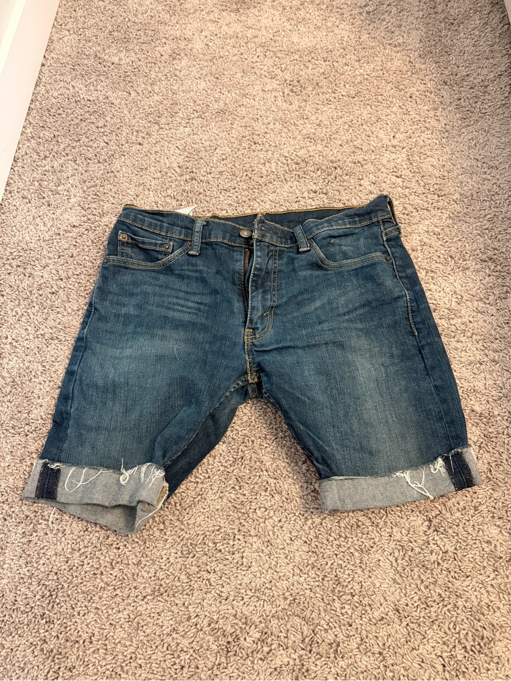 Levi cut off jeans